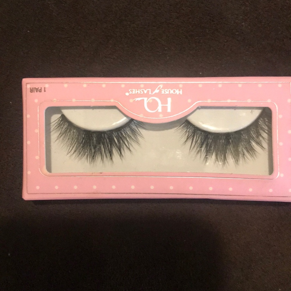 False eyelashes